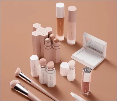 Quel est le logo de maquillage de Rihanna ?