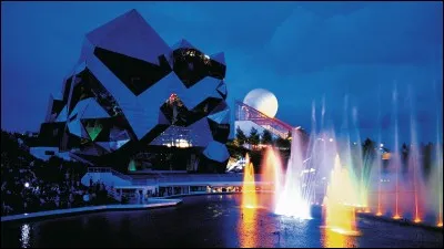 Sur quelle commune autre que celle de Chasseneuil-du-Poitou le Futuroscope se trouve-t-il ?