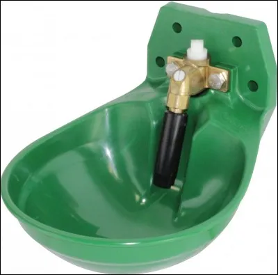 Un cheval doit boire de l'eau à volonté, la quantité moyenne par jour est de ...