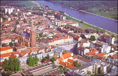 Zadar, Pula, Sibenik et Osijek sont des villes du pays