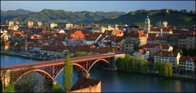 Koper, Kranj, Ptuj, Maribor, sont des villes du pays.