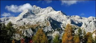 Le Triglav est le plus haut sommet du pays à 2 864 mètres d'altitude.