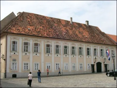 Le pays est une République.