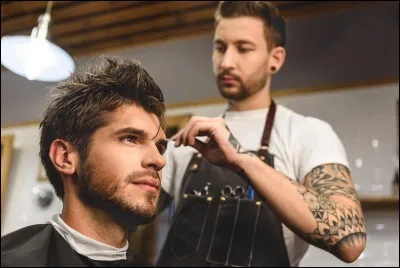 Je coiffe, lave, coupe, fais des permanentes et teins les cheveux. Qui suis-je ?