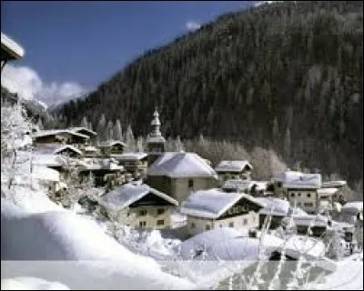 Je vous emm&egrave;ne en Auvergne-Rh&ocirc;ne-Alpes, &agrave; La Giettaz. Commune du massif des Aravis, ce qui lui vaut d'&ecirc;tre surnomm&eacute;e La Giettaz-en-Aravis, elle se situe dans le d&eacute;partement ...