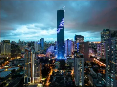 Caractéristiques du naturalisme : focalisation interne, vocabulaire technique, descriptions, déterminisme, descriptions des villes.
Trouvez l'intrus