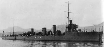 Le 11 juin 1917, un sous-marin ennemi coule le destroyer japonais Sakaki au large de la Grèce. À quel pays appartenait ce sous-marin ?