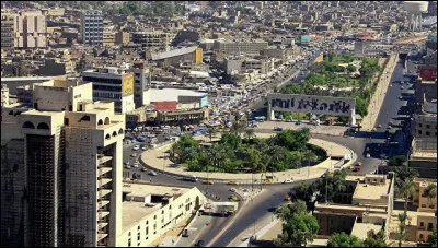 Bagdad est la capitale du pays. C'est :