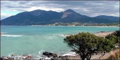 Le pays a une façade maritime sur la Méditerranée. C'est :
