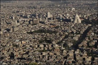 Damas est la capitale du pays. C'est :