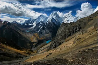 Quel est le synonyme d'une chaîne montagneuse ?