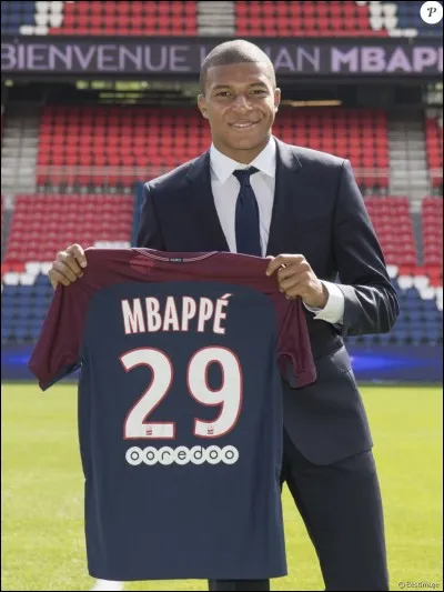 Quel est le numéro de Mbappé ?