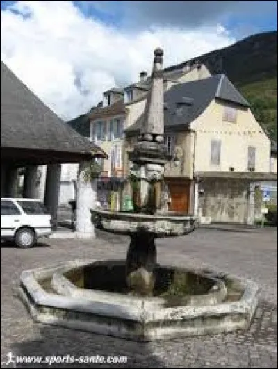 Comment appelle-t-on les habitants de Campan (Hautes-Pyrénées) ?