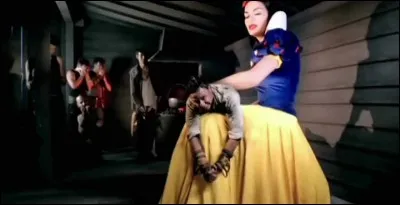 Dans quel clip de Rammstein peut-on voir Blanche-Neige ?