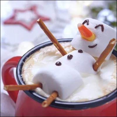 Il est si drôle et mignon qu'on voudrait le laisser se baigner gentiment ! Ce doudou est tout sucre, mais il vaut mieux laisser de côté quelle partie ?