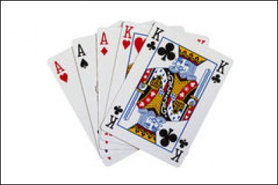 Au poker, comment appelle-t-on la combinaison formée d'un brelan et d'une paire ?