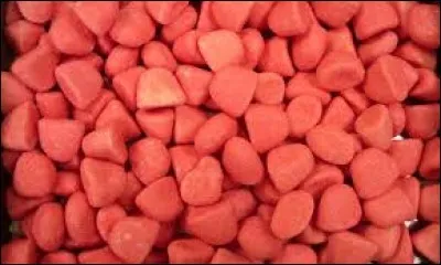 Comment s'appelle ces célèbres bonbons au parfum fraise ?