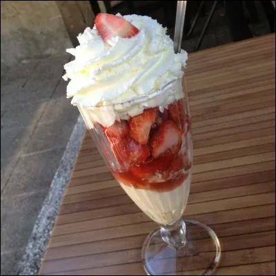 Quel est le nom de ce dessert glacé ?