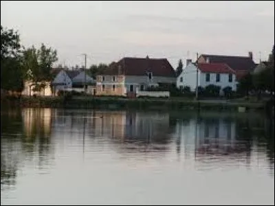 Commune de Bourgogne-Franche-Comté, dans l'agglomération d'Auxerre, Gurgy se situe dans le département ...