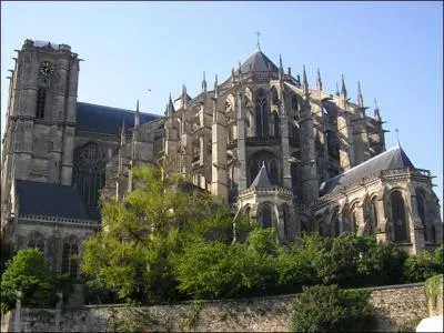 Dans quelle ville trne cet difice.?