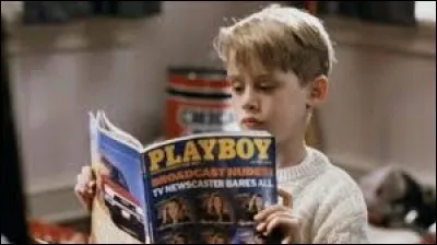 Quel élément caractérise le lapin, emblème du magazine Playboy ?