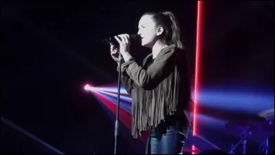 Que chante-t-elle lors de la tourn&eacute;e Kids United and Friends ?