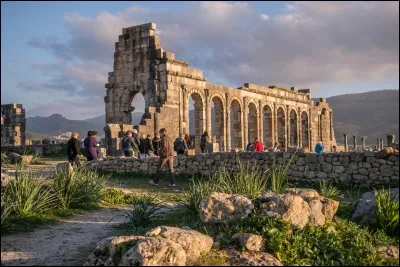 Dans quel pays peut-on visiter le site archéologique de Volubilis ?
