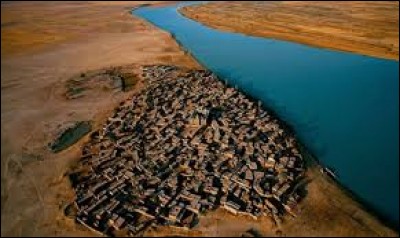 La ville de Tombouctou se trouve au Mali.
