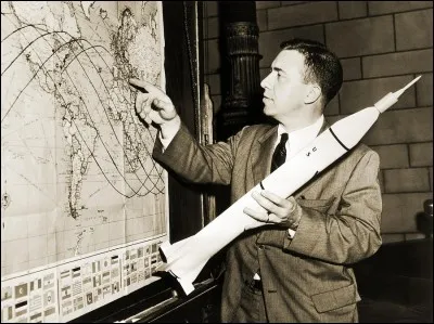 Où se trouvent les ceintures de Van Allen, baptisées en l'honneur de James Van Allen ?