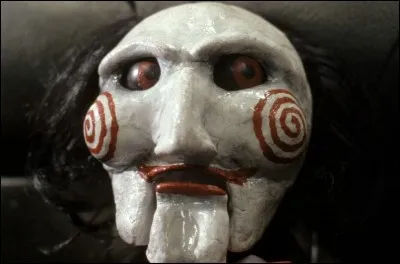 Qui donne des défis pour savoir qui va sortir vivant de l'épreuve proposée (film d'horreur) ?