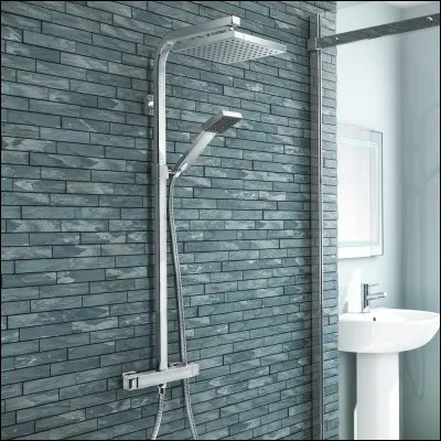 Tu prends ta douche...