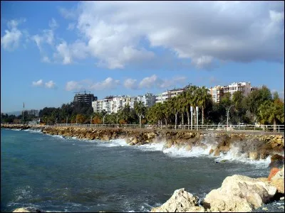 Laquelle de ces villes n'est pas située sur le littoral de la mer Noire de Turquie ?