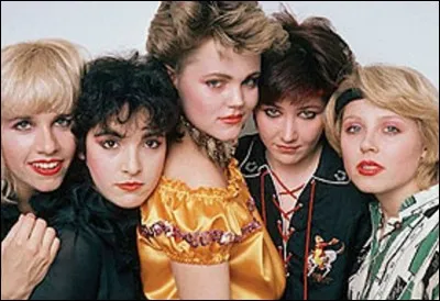 Qui est la chanteuse du groupe The Go-Go's ?