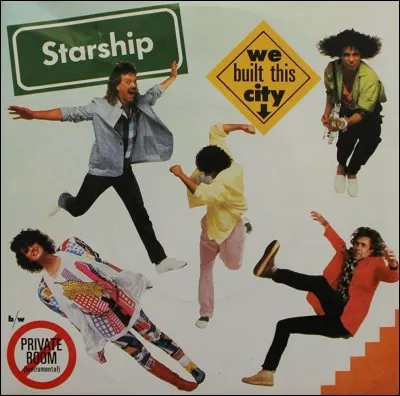 La chanson "We Built This City" du groupe Starship a une particularité, laquelle ?