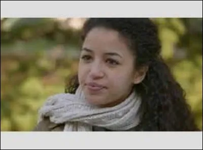 Comment se prénomme la jeune fille qui intéresse Jeanne ?