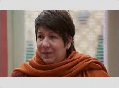 Comment se prénomme cette femme ?