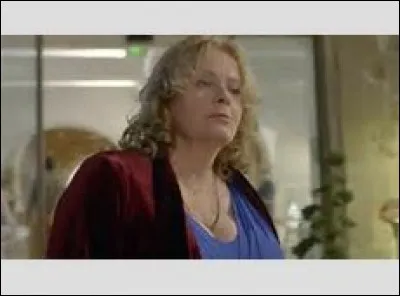 Comment se prénomme la petite amie de Rochat ?