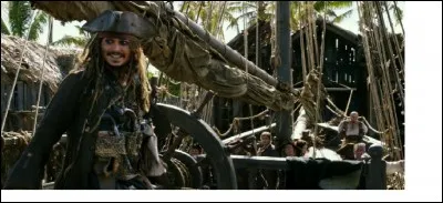 Que fait-il au début du film ?