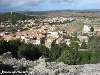 Village Audois, Roquefort-des-Corbières se situe dans l'ancienne région ...