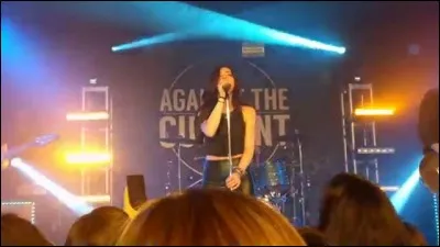 Avec quel groupe sont-ils partis en tournée en 2018 ?