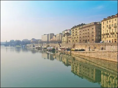 Le Pô, plus long fleuve de la péninsule italienne avec ses 650 km, se jette dans :