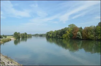 C'est, avec ses 480 km, le plus long affluent du Rhône. Quel est ce cours d'eau ?