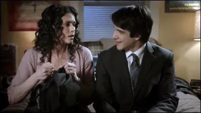 Scott est puni par sa mère pour avoir enlevé Jackson, de quoi le punit-elle ?