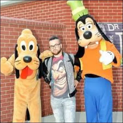 Comment se nomme le célèbre youtubeur spécialisé dans l'univers Disney ?