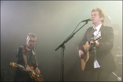 Combien de fois le fou a-t-il chanté : 
"Le fou a chanté ... fois 
Les yeux croisés sur son perchoir 
Une vérité au bout des doigts 
Une lampe entre les mâchoires" ?