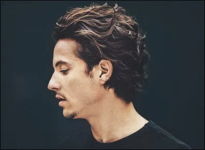 Trouve le mot qui ne correspond pas à Nekfeu.