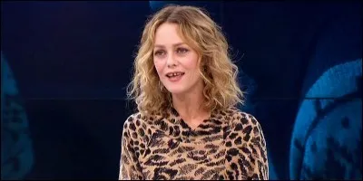Trouve le mot qui ne correspond pas à Vanessa Paradis.