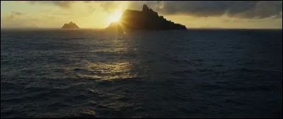 Comment se nomme la planète où Luke Skywalker s'est exilé ?