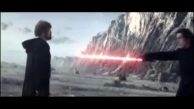 Qui encourage Luke à finalement aider la Résistance dans le 8 ?