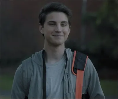 Dans la série, il est amoureux de :